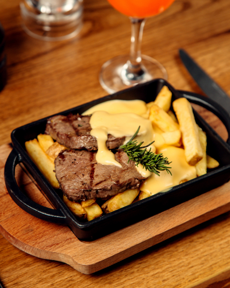 Biff med pommes och bearnaisesås
